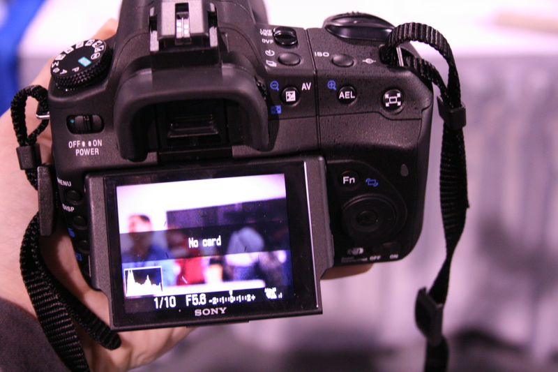 Illustration for article titled Shifty Eyes On Sony Alpha 350: Shooting from the Hip